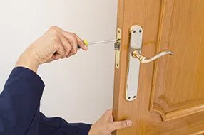 Lock Locksmith Tech Norfolk, VA 757-386-4327 - lock-changing